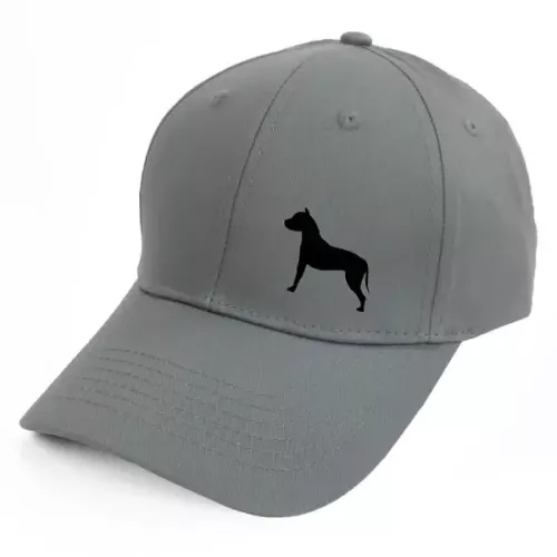 Keps med en American Pitbull Terrier