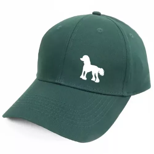 Keps med en Chinese Crested