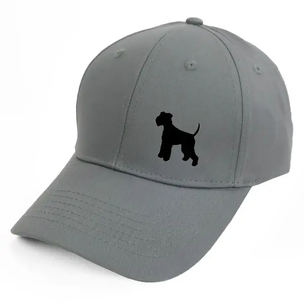 Keps med en Dvärgschnauzer