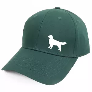 Keps med en Golden Retriever