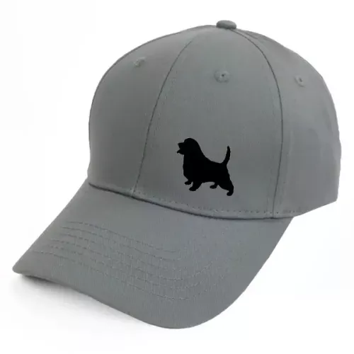 Keps med en Norfolkterrier