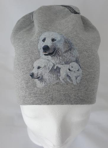 Mössa med Pyrenéerhund