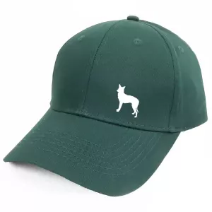 Keps med en Podengo Portugues