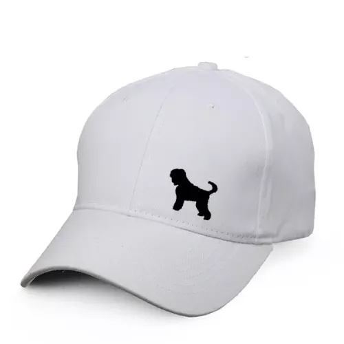 Keps med en Rysk Svart Terrier