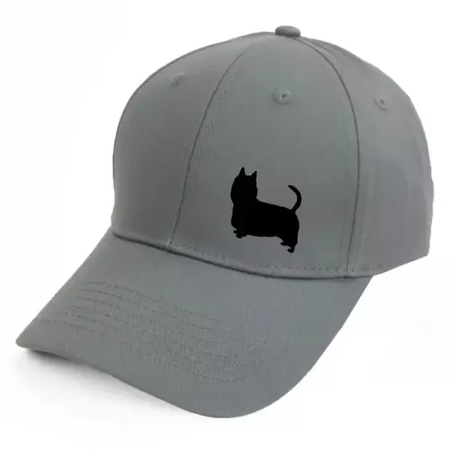 Keps med en Silkyterrier