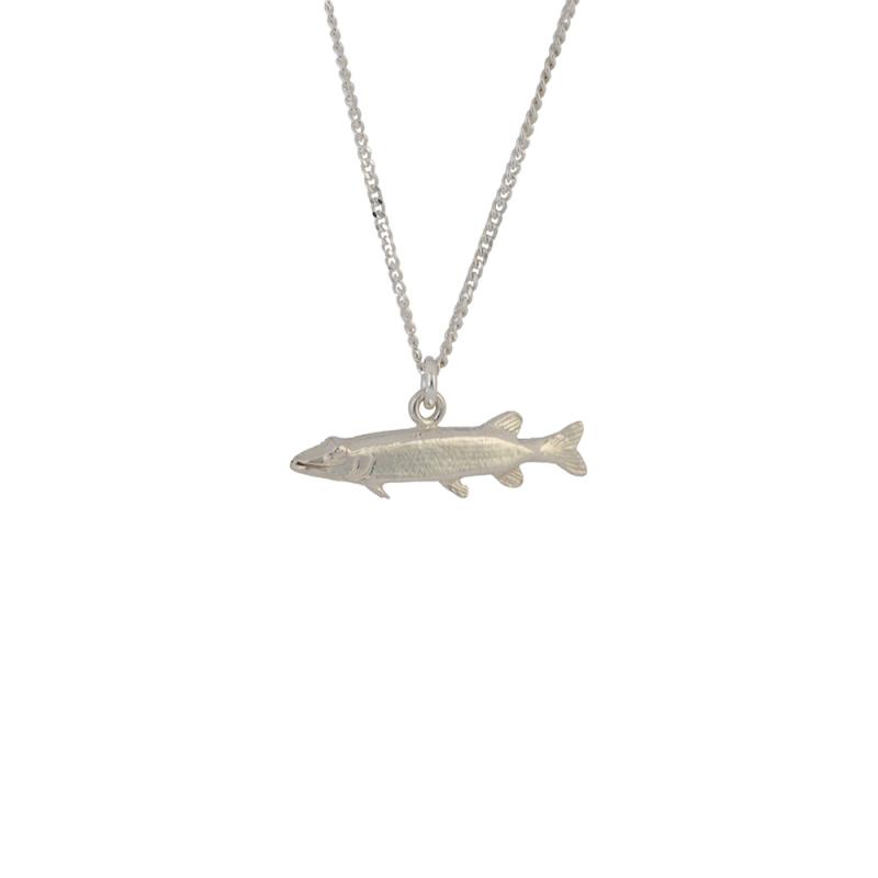 Halskedja i silver med berlock i form av en gädda