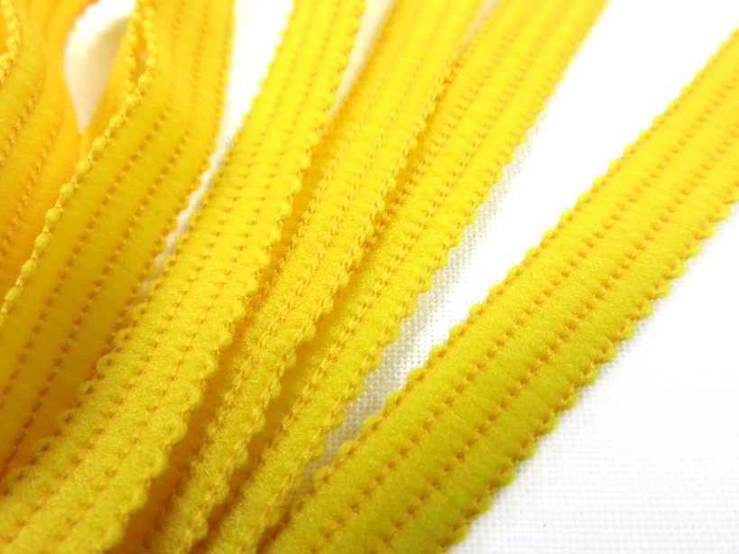 B216 Decorative Ribbon 9 mm yellow