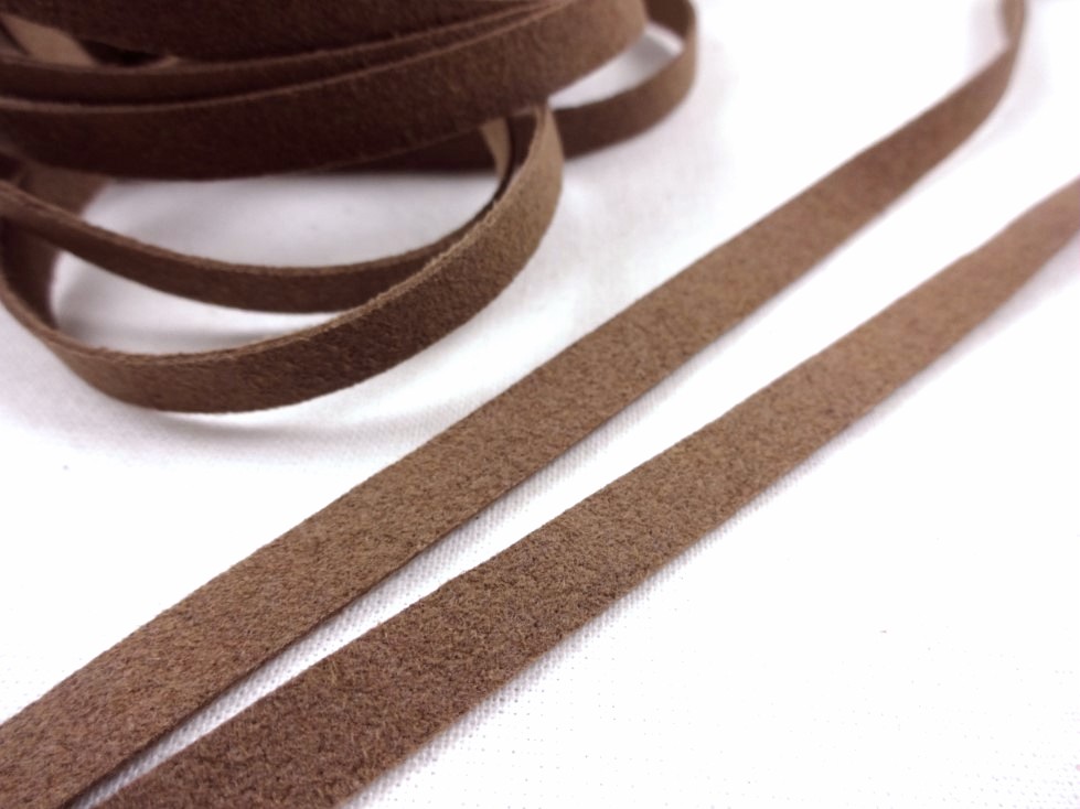 B330 Faux Suede Tape 8 mm brown (6,8 m)