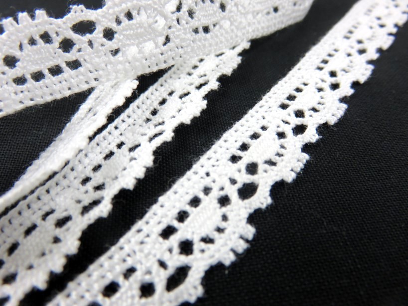 B361 Cotton Lace Trim 14 mm white