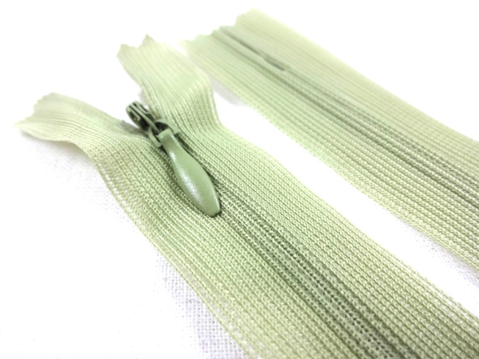 D369 Invisible Zipper 22 cm green