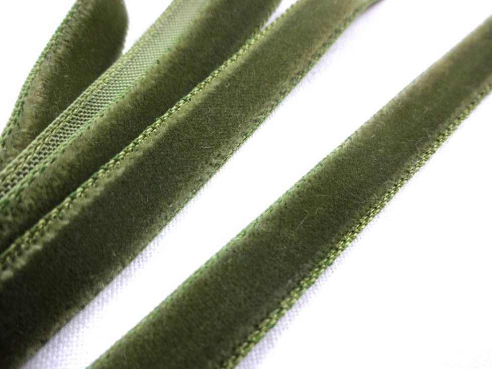 B509 Velvet Ribbon 9 mm olive green