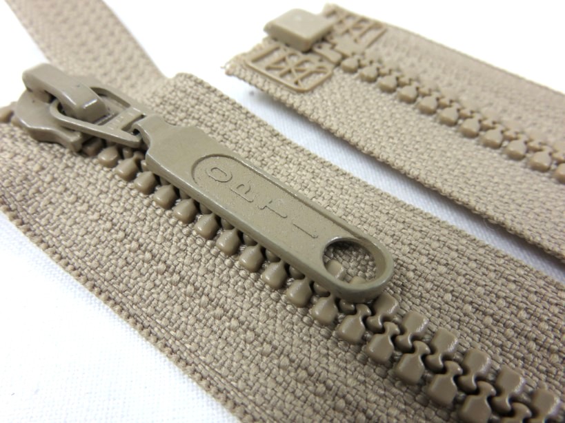 D055 Plastic Zipper 40 cm Opti One-way Separating beige