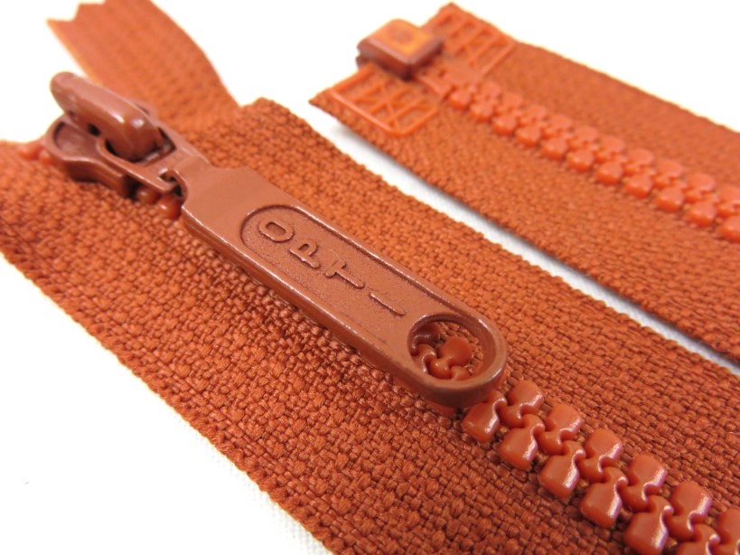 D055 Plastic Zipper 45 cm Opti One-way Separating brown