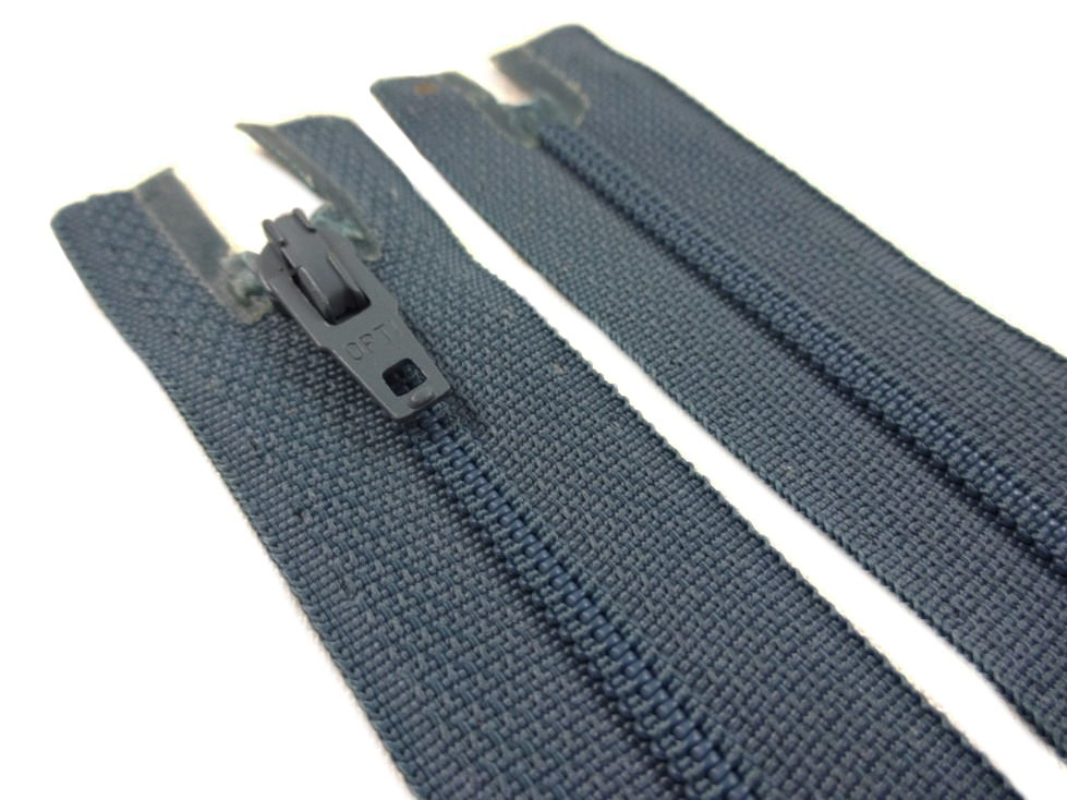 D072 Opti Coil Zipper 15 cm Closed End blue