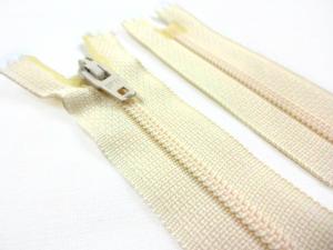 D072 Opti Coil Zipper 18 cm Closed End light beige