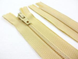 D072 Opti Coil Zipper 18 cm Closed End light beige