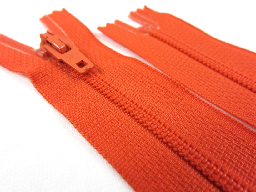 D072 Opti Coil Zipper 15 cm Closed End dark orange