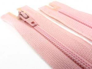 D072 Opti Coil Zipper 12 cm Closed End light pink