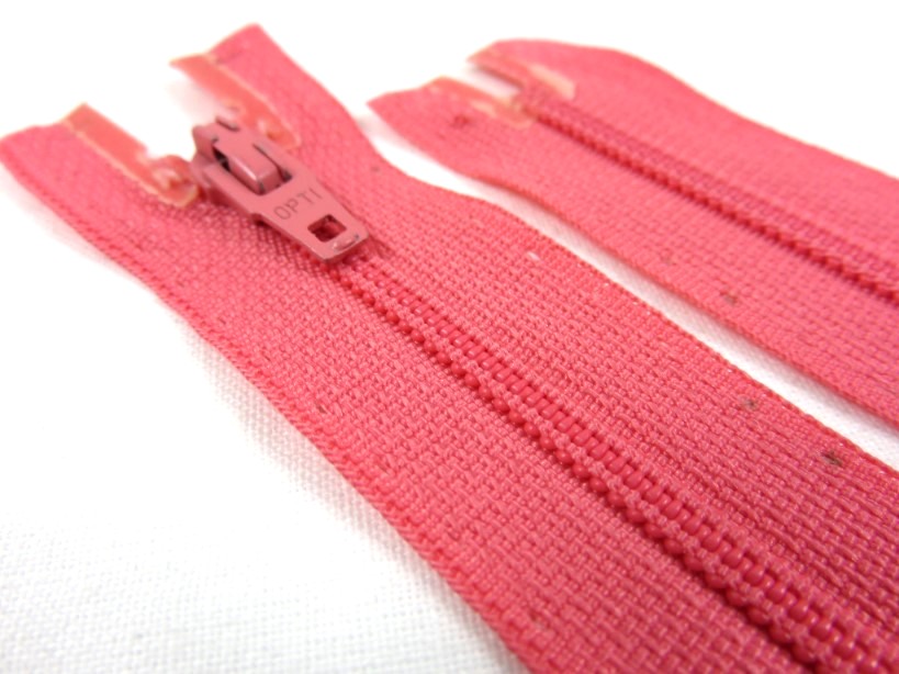 D072 Opti Coil Zipper 50 cm Closed End pink