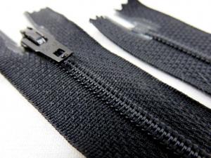 D072 Opti Coil Zipper 18 cm Closed End black