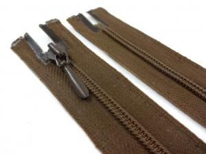D105 Opti Coil Zipper 12 cm Closed End brown
