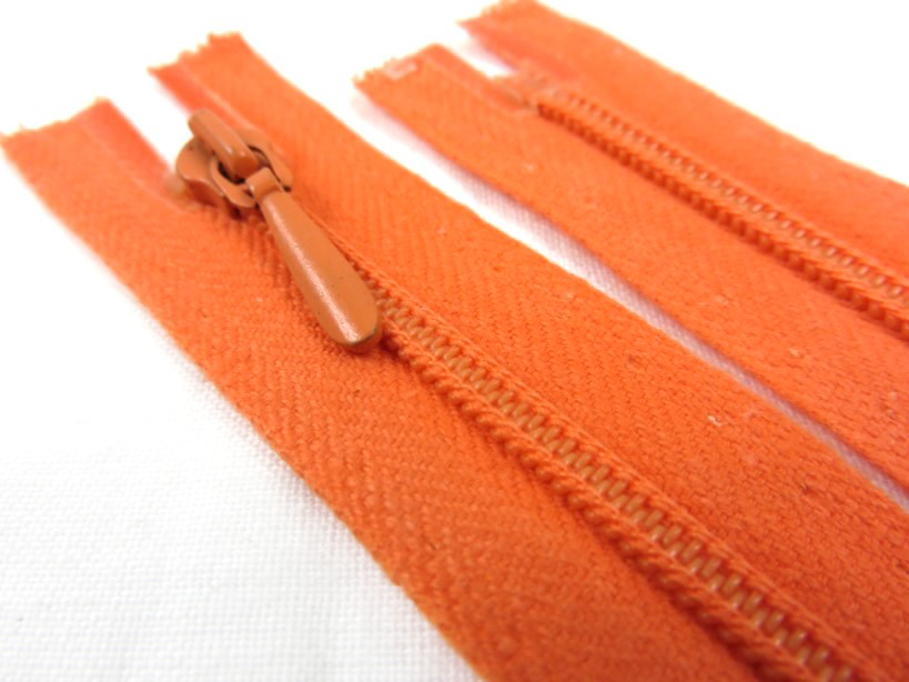 D105 Opti Coil Zipper 12 cm Closed End orange