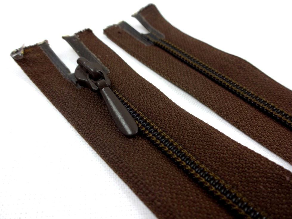 D105 Opti Coil Zipper 55 cm Closed End dark brown