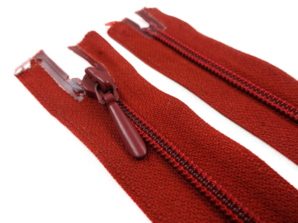 D105 Opti Coil Zipper 55 cm Closed End red