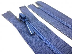 D105 Opti Coil Zipper 15 cm Closed End medium blue