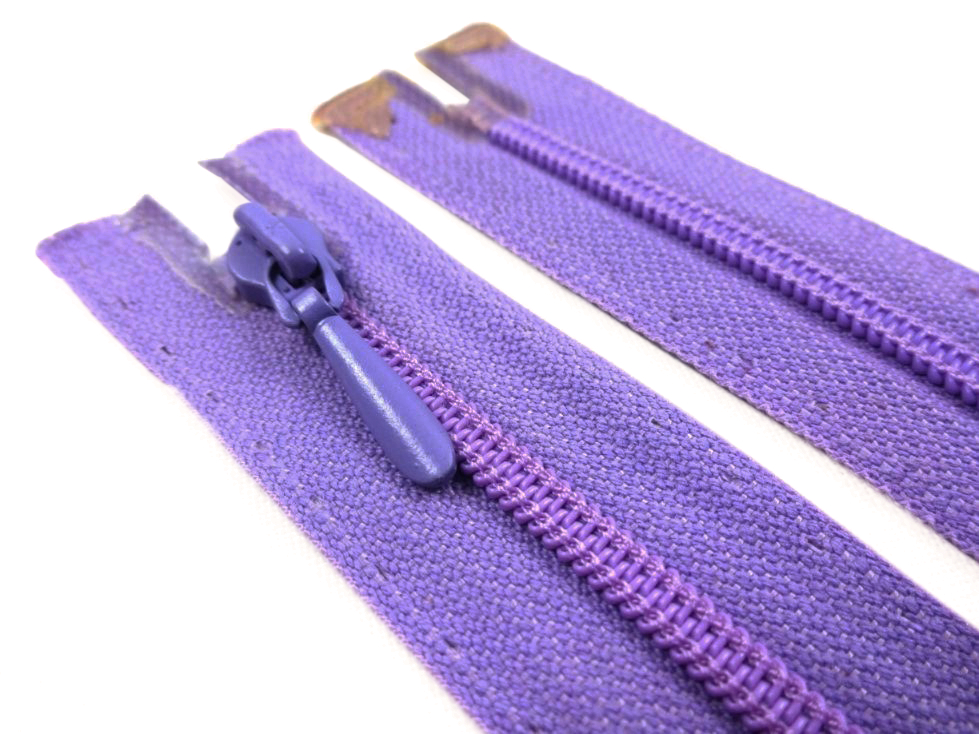 D105 Opti Coil Zipper 50 cm Closed End purple