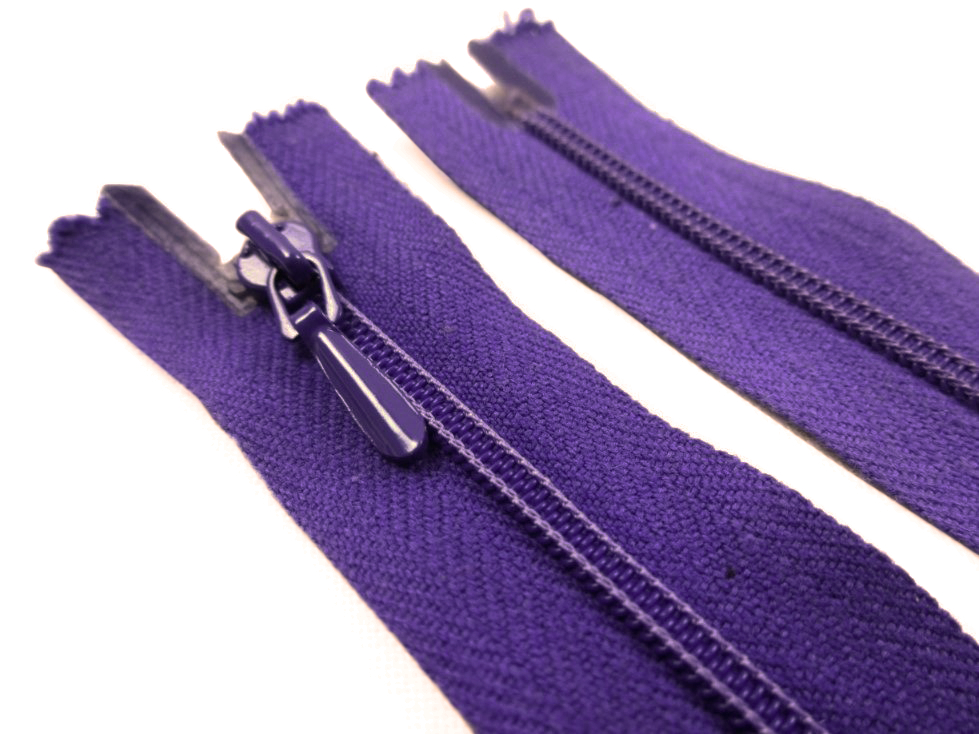 D105 Opti Coil Zipper 55 cm Closed End purple