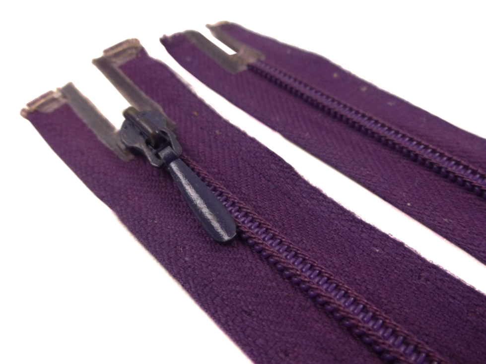 D105 Opti Coil Zipper 55 cm Closed End dark purple