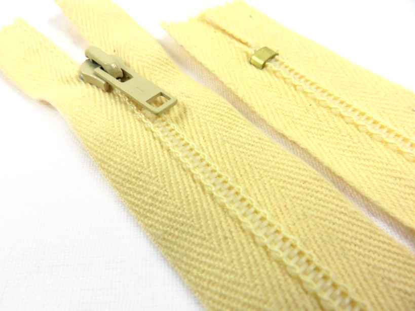 D106 Coil Zipper 15 cm Closed End yellow