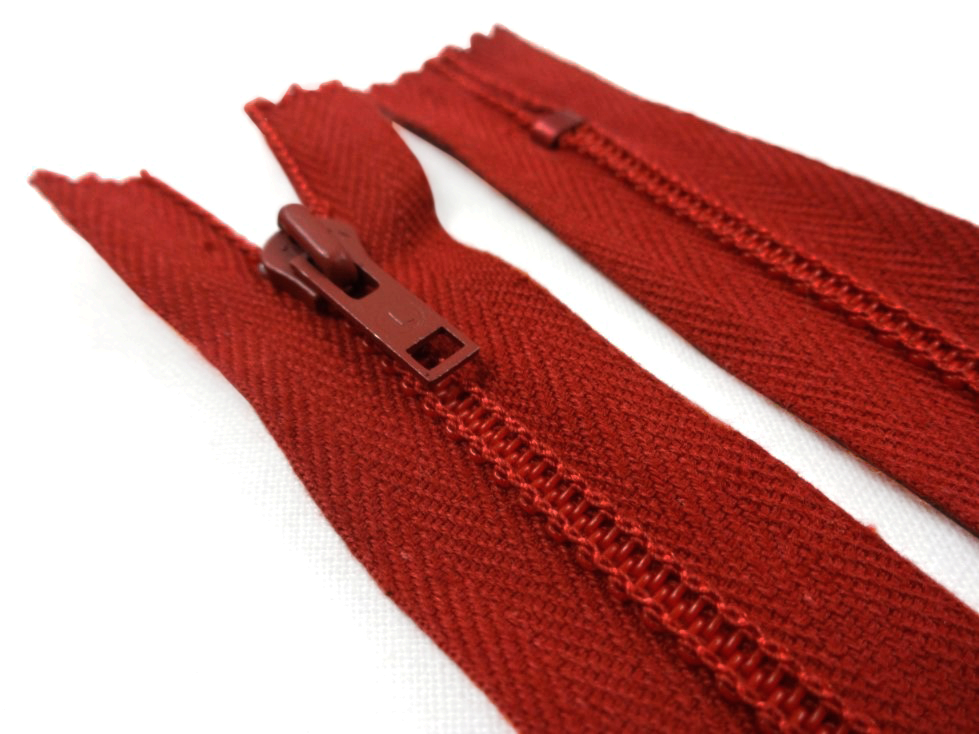 D106 Coil Zipper 30 cm Closed End red brown