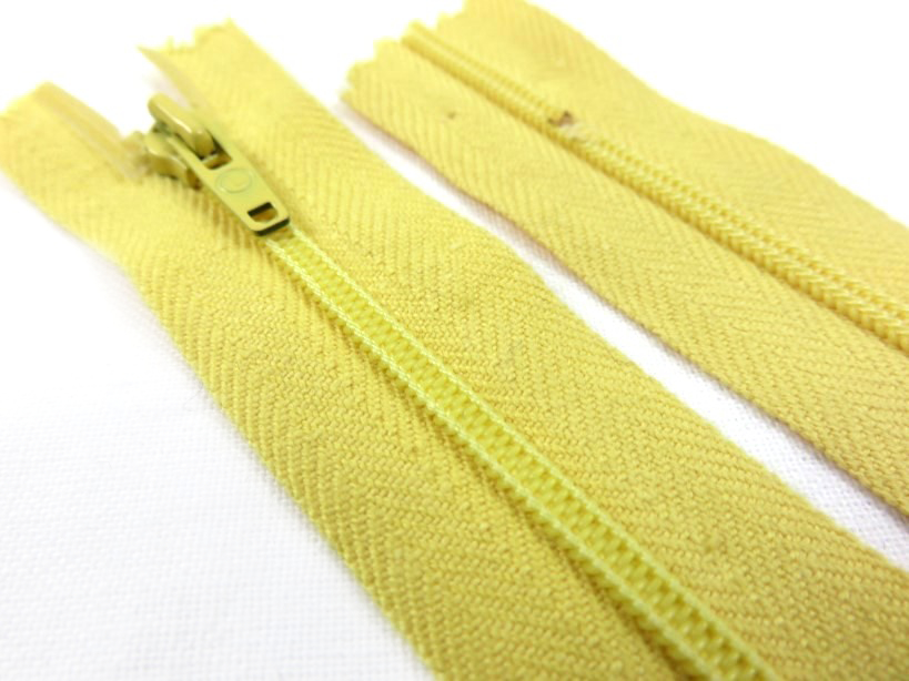 D112 Coil Zipper 18 cm Closed End yellow