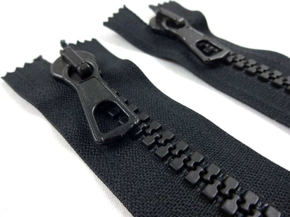D130 Plastic Zipper 70 cm Two-Way Closed End black