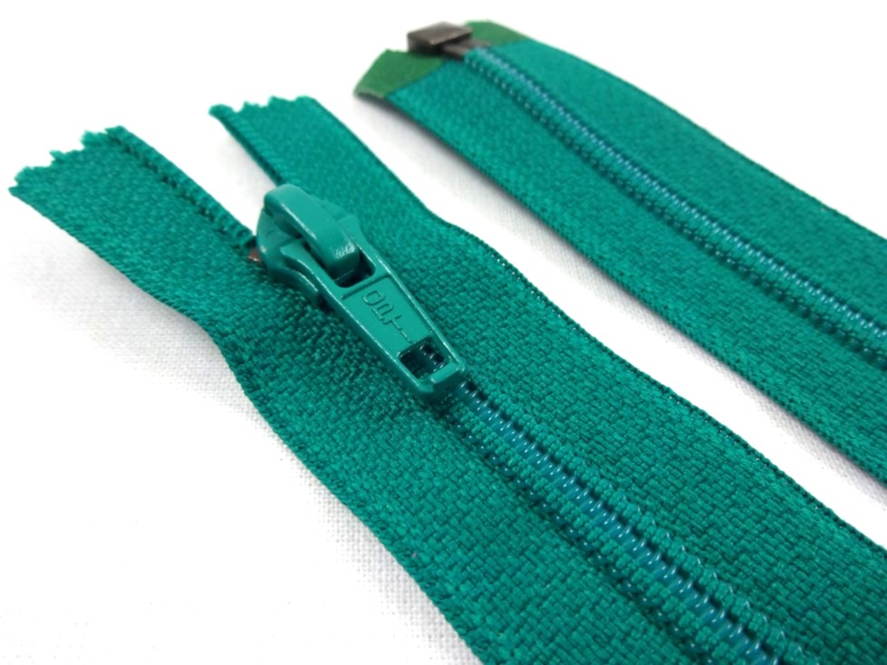 D138 Coil Zipper 80 cm Open End green