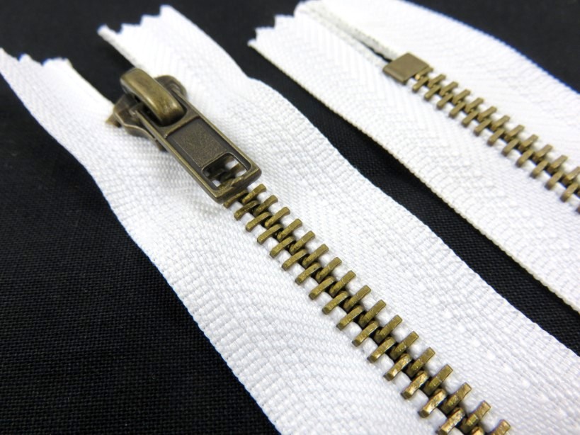 D209 Metal Zipper 18 cm Closed End white
