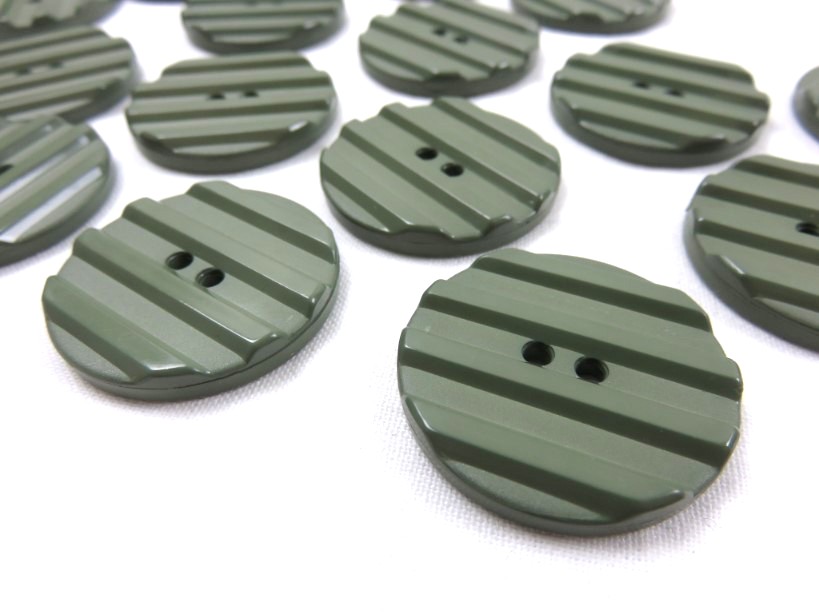 K001 Plastic Button 31 mm Stripe green
