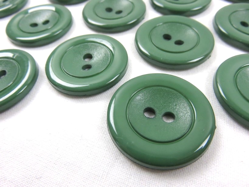 K002 Plastic Button 30 mm green