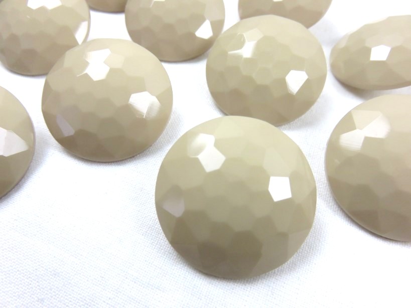 K006 Plastic Button 30 mm Diamond beige