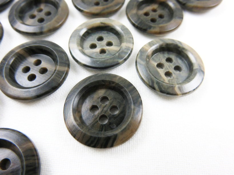 K009 Plastic Button 19 mm Marbled brown