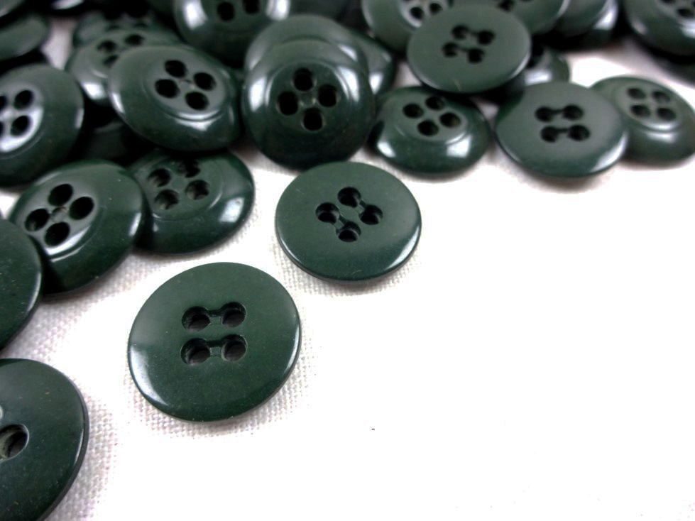 K010 Plastic Button 15 mm dark green