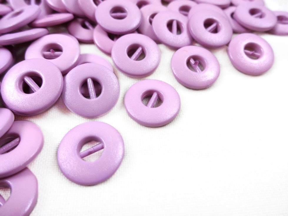 K012 Plastic Button 13 mm light purple