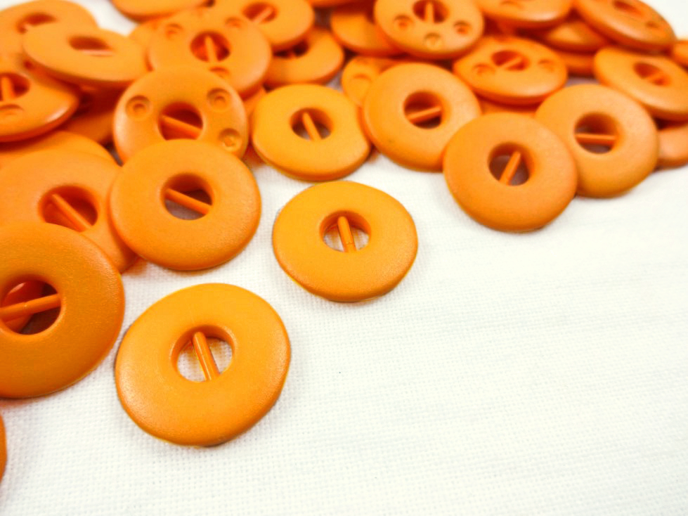 K012 Plastic Button 15 mm orange