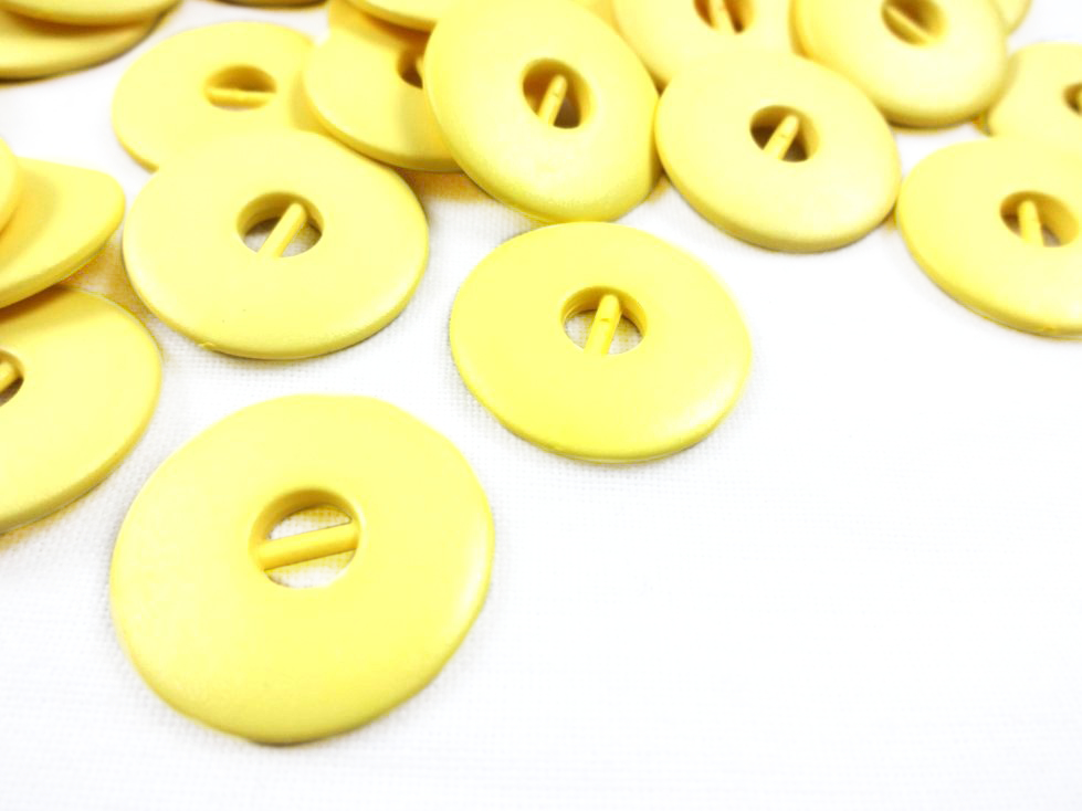 K012 Plastic Button 20 mm yellow