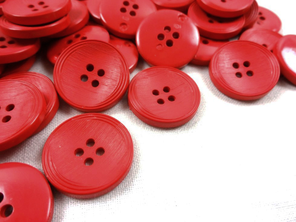 K013 Plastic Button 20 mm red