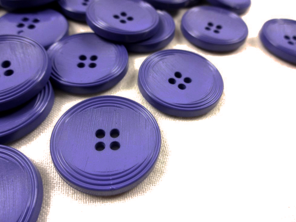 K013 Plastic Button 25 mm purple