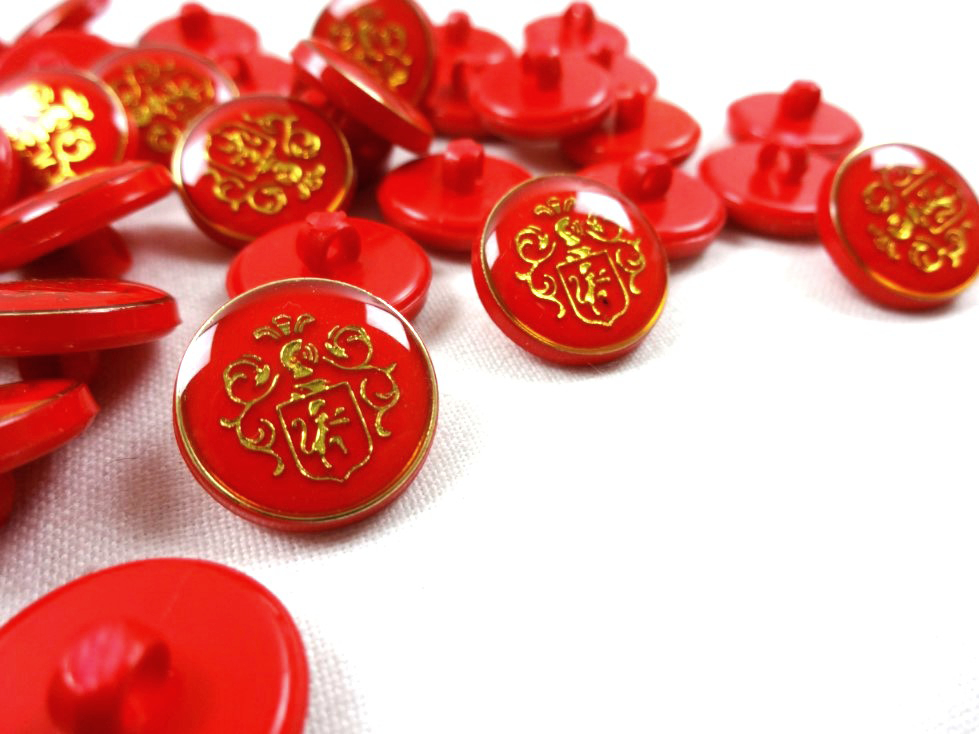 K015 Plastic Button  Emblem 16 mm red