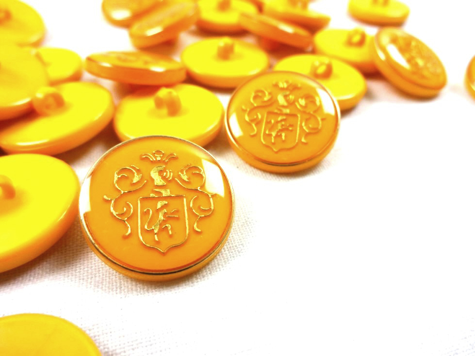 K015 Plastic Button  Emblem 20 mm yellow